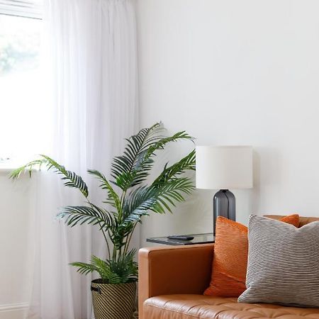 Beachside Retreat 2-Bedroom Gem With Free Private Parking & Outdoor Space Brighton Exterior foto