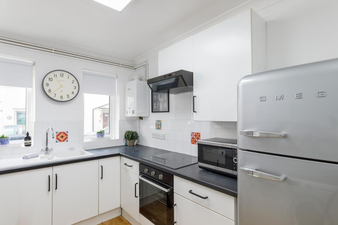 Beachside Retreat 2-Bedroom Gem With Free Private Parking & Outdoor Space Brighton Exterior foto