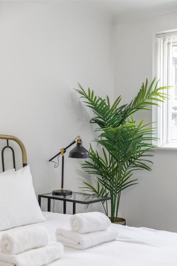 Beachside Retreat 2-Bedroom Gem With Free Private Parking & Outdoor Space Brighton Exterior foto
